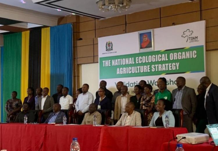 A photo of the guest of honour with participants from the public and private sector