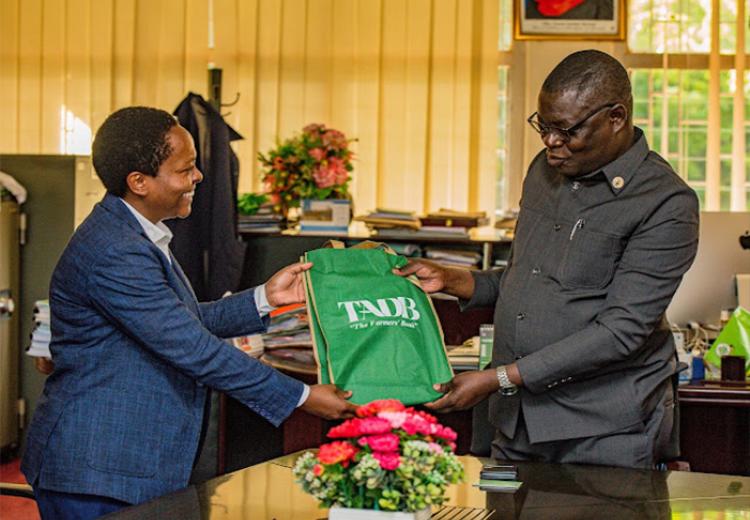 TADB Yawashika Mkono Wahitimu Waliofanya Vizuri Kimasomo SUA