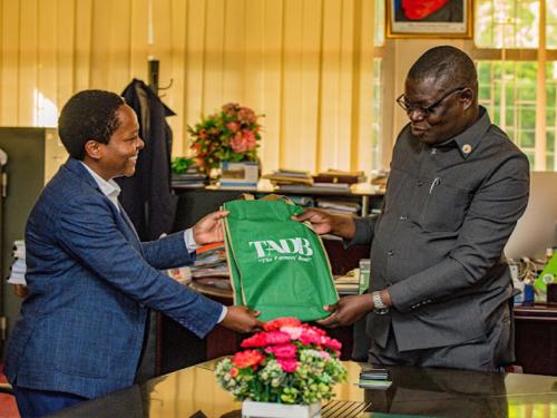 TADB Yawashika Mkono Wahitimu Waliofanya Vizuri Kimasomo SUA