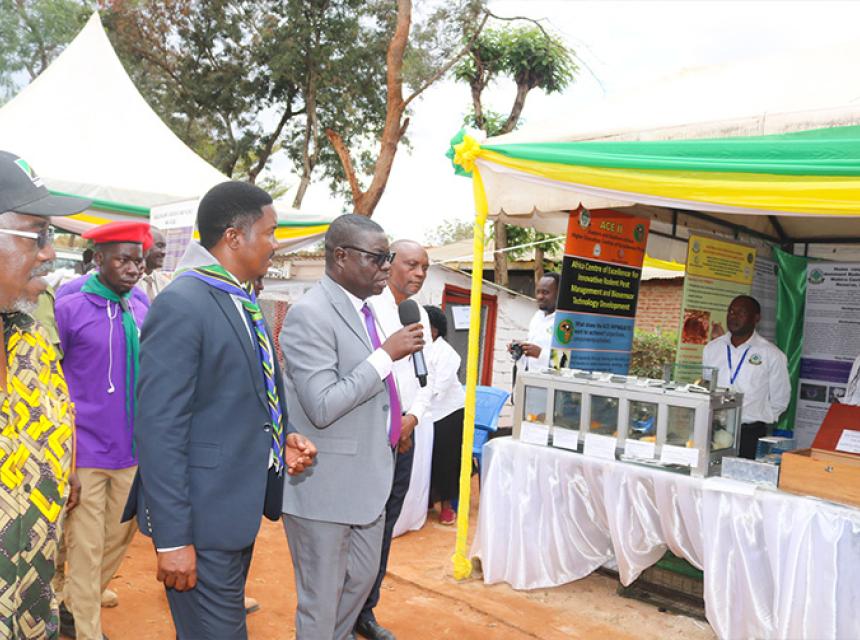 Serikali Yaipongeza SUA kwa Uzalishaji wa Vifaranga vya Samaki