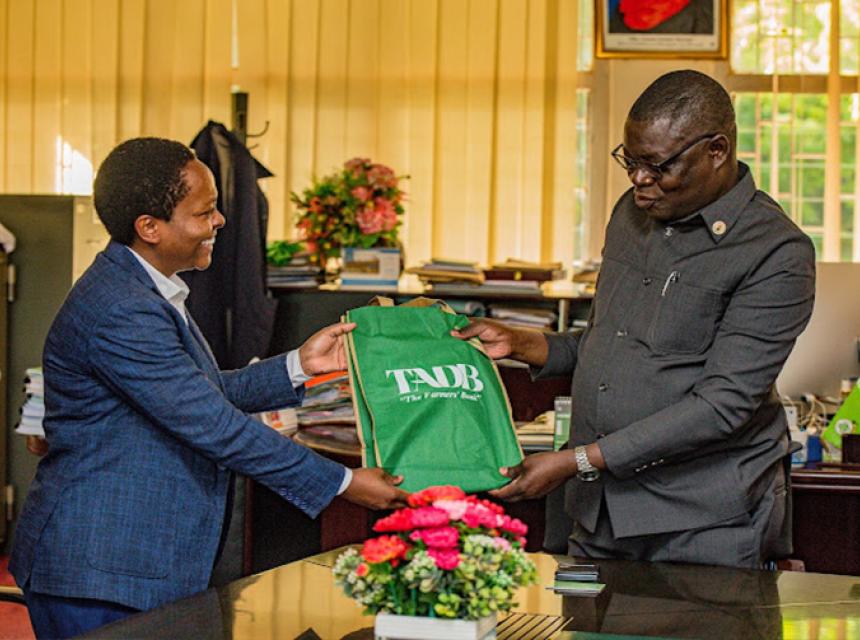 TADB Yawashika Mkono Wahitimu Waliofanya Vizuri Kimasomo SUA