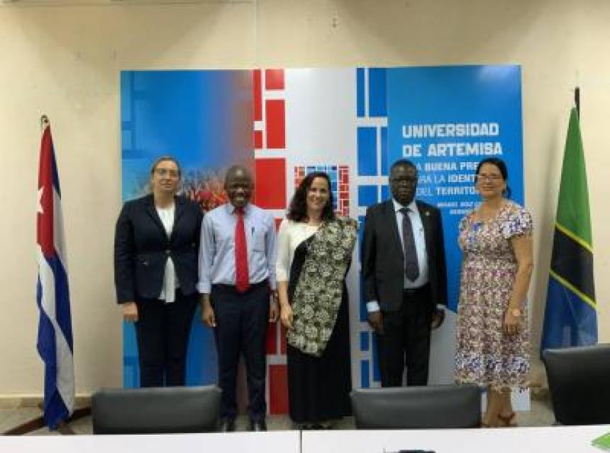 Group photo of leaders from SUA and Cuba